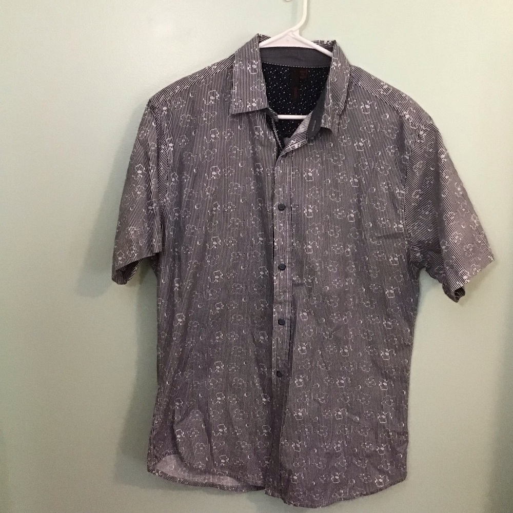 Men's Short-Sleeve Casual Button-Down Shirt in Charcoal Gray
